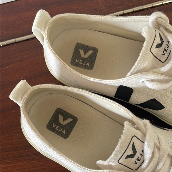 Veja Nova Women's Sneakers in White and Black - Picture 2 of 6